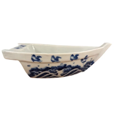 Antiguo barco japonés Hirado porcelana cuenco azul y blanco ondas Chidori Japón Foto 1 de 4