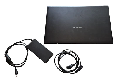 Guter Medion Akoya P6685 - 15,6" - Intel Core i5-8250U Prozessor- Gehäuseschaden - Bild 1 von 4