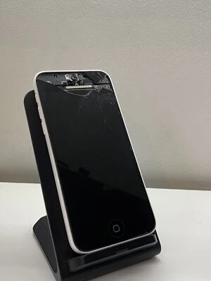 Apple iPhone 5C 8GB White Cracked Faulty - Image 1 of 4