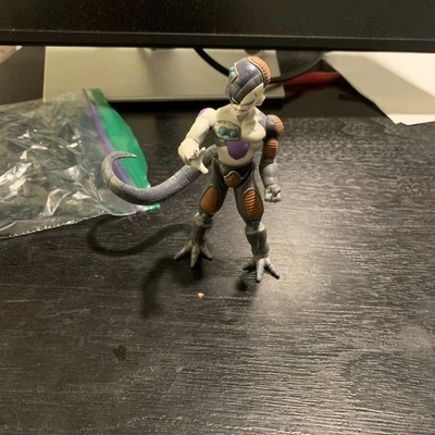 Figura de acción Jakks Dragon Ball Z GT Mecha Freezer Cyborg con cola Foto 1 de 4