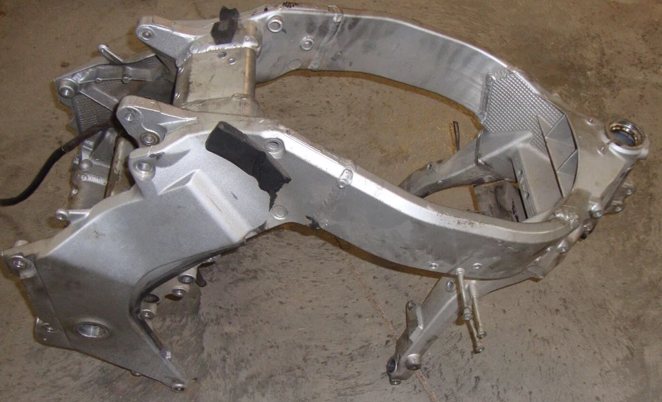 Honda ST1300PA ST1300 ST 1300 PA P 2006 cuadro principal chasis recto SLVG  Foto 1 de 2