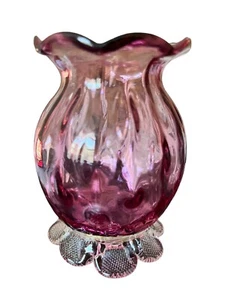 Vintage kleine Pilger Glas Cranberry Vase mit klarem appliziertem Sockel Tulpenblume - Bild 1 von 6