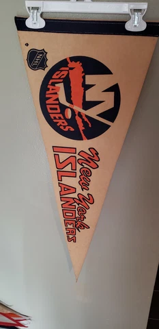 NEW YORK ISLANDERS 1970'S NHL VINTAGE FELT PENNANT WITH HOLDER 9/18/21 Cover