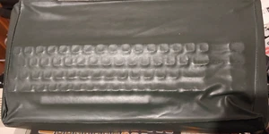 Cubierta de tela negra para Commodore 64 / 16 / 20 caja de pan (con marcas) - Imagen 1 de 3