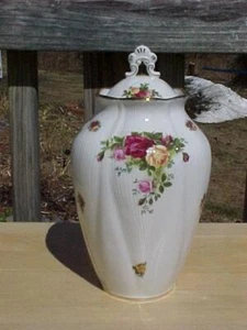 Jarrón Chelsea vintage Royal Albert Old Country Roses 9" con tapa - Imagen 1 de 1
