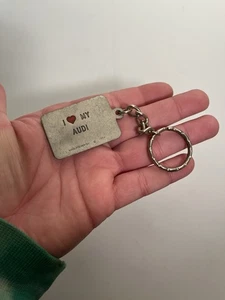 Portachiavi vintage 1984 Audi I Heart My Rawcliffe peltro HTF RARO cerniera pull metallo - Foto 1 di 2