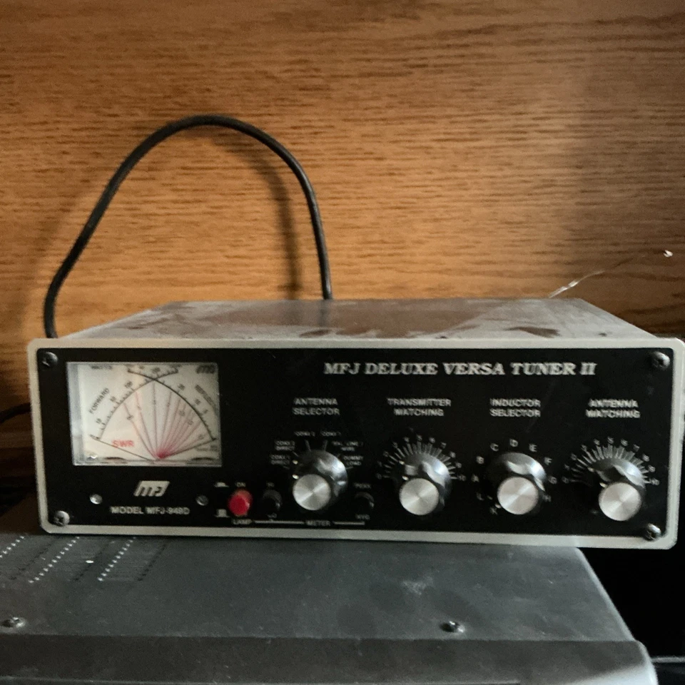 Sintonizador de antena MFJ Deluxe Versa Tuner II MFJ-949D 300 vatios Foto 1 de 2