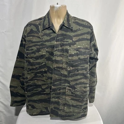 VTG Tiger Stripe Jungle Camo Combat 80s Army Field Jacket Military Size Medium  - Image 1 of 4