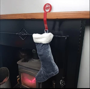 SANTA CLAUSE STEEL RED POWDER COATED STOCKING HOLDER - Picture 1 of 3