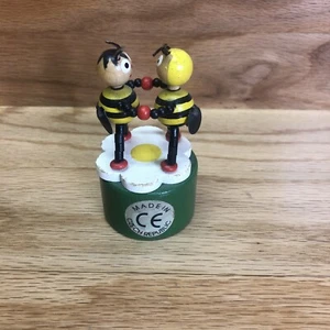 Vintage handgefertigte Holz Spielzeug Figur Bienen haltend Hände  - Bild 1 von 6