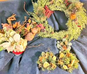 Vintage Classic Holiday Seasonal Christmas Wreath Home Decoration Festive Bundle - Picture 1 of 6