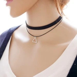 Collar Gargantilla Gamuza Negra Estilo Retro con Dije Colgante Triángulo - Imagen 1 de 4