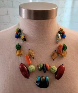 Collar artesanal con cuentas de vidrio en capas langosta multicolor - Imagen 1 de 7
