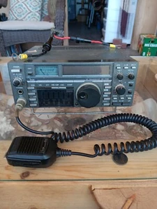 Icom HF Transceiver 735 Ham Radio - Zdjęcie 1 z 7