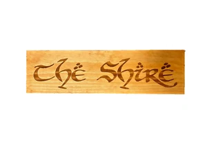 THE SHIRE ""Hogar"" en The Hobbits Speak Sign Placa Decoración GRABADO Madera Manchada - Imagen 1 de 1