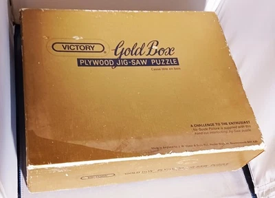 Quebra-cabeça Victory caixa dourada madeira 2000 peças feito na Inglaterra J W Spear & Son - Imagem 1 de 4