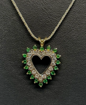 Magnífico Colgante Corazón Diamante Natural y Esmeralda Oro 14K *$1,000* Valor Foto 1 de 2