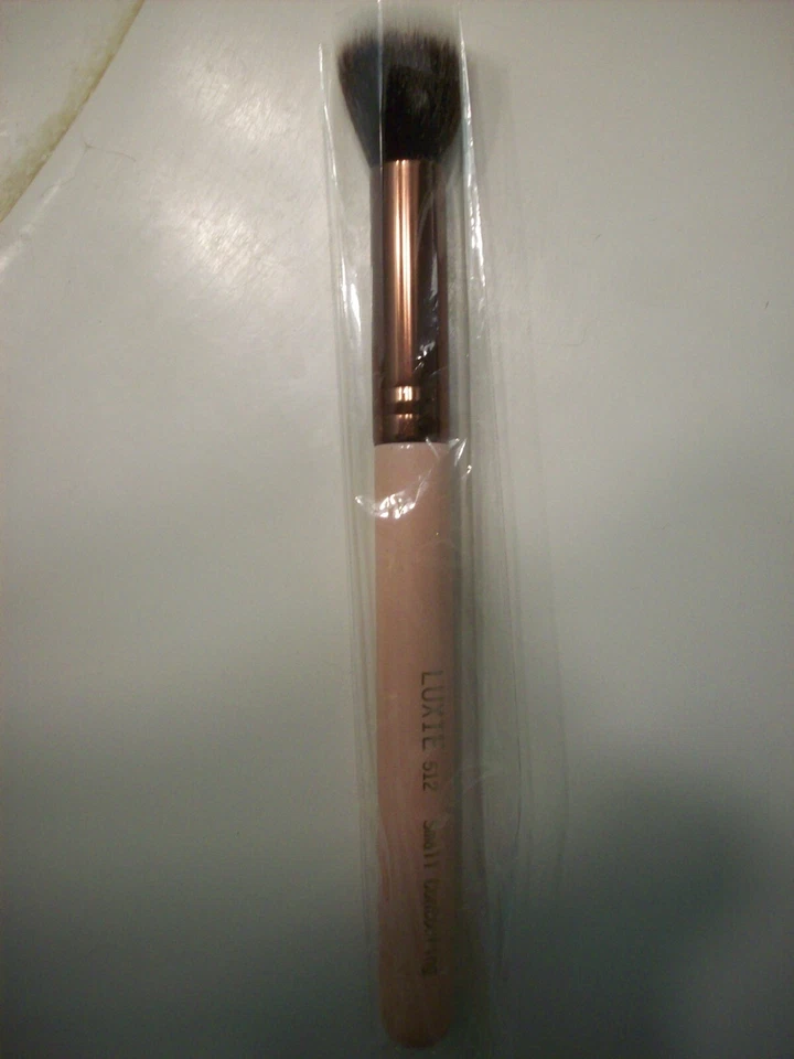 Cepillo de contorno pequeño Luxie #512 Foto 1 de 1