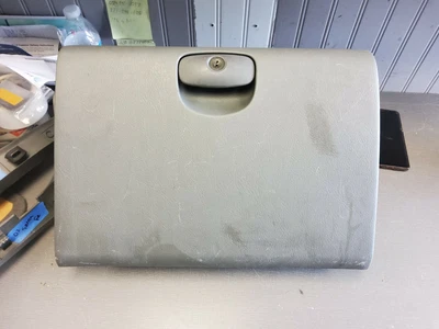 2001 - 2004 Hyundai Santa Fe Pass Right Side Glovebox Glove Box Assembly OEM GRY - Image 1 of 4