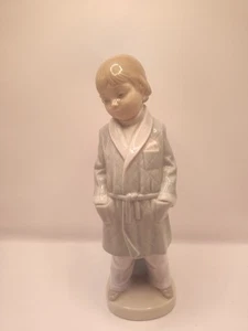 Original Lladro 8,5" #4900 Junge im Morgenmantel Neuwertig Kostenloser Versand - Bild 1 von 5