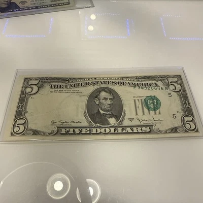 1977A $5 MAJOR MISALIGNMENT OVERPRINT FOLD ERROR (AU+) Federal Reserve Note! - Image 1 of 4