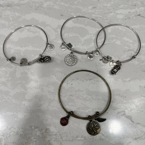Alex And Ani / Earth Angel Lote de 4 Pulseras Dijes Varios Símbolos - Imagen 1 de 6