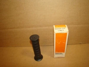 Empuñadura de manillar Harley SS SXT-125 SS-125 SS-175 SS-250 OEM NOS 56229-74P 1975-76 - Imagen 1 de 5