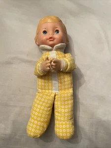 Muñeca bebé Fisher Price 1975 rubia miel niñera 208 vintage flor amarilla - Imagen 1 de 2