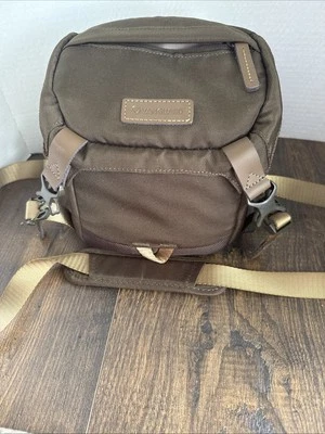 Vanguard VEO GO 15M Bolsos de Hombro/Cubierta para Lluvia - Bolso Marrón/Correa Dorada Foto 1 de 4