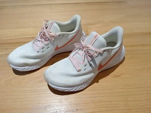 Nike Revolution Womens USA 7.5 shoes footwear White - Picture 1 of 9