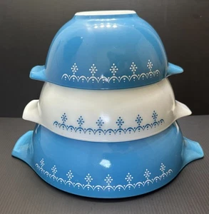 Vintage PYREX Snowflake Garland Cinderella Blue & White Mixing Bowls 442 443 444 - Picture 1 of 10