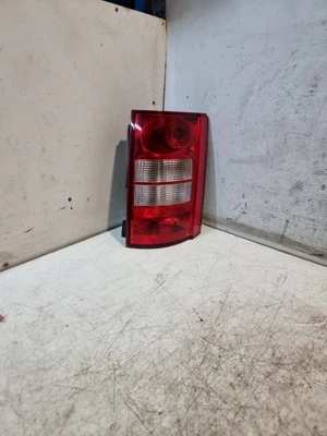 Задний фонарь правый Chrysler Grand Voyager галогенный 2008 MK5 OEM 05113202AA - Изображение 1 из 4