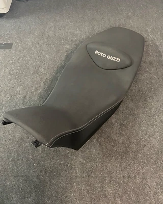 MOTO GUZZI Sitz V85 tt ab 2019 -  2B005635 Seat Sattel V85 850 schwarz - Bild 1 von 4