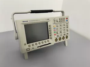 Tektronix TDS 3024B 4 Kanal Oszilloskop 200 MHz Scope FFT - Bild 1 von 8