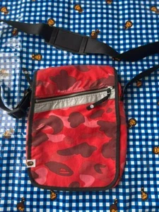 A Bathing Ape BAPE Umhängetasche Crossbody Camouflage rot unbenutzt - Bild 1 von 8