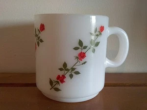 Vintage Hazel Atlas Hazelware Milk Glass Mug / Coffee Cup Petite Red Roses - Picture 1 of 4