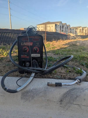 Soldador eléctrico Lincoln rojo arco D soldadorentals Foto 1 de 4