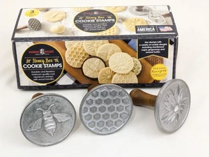 Nordic Ware timbri biscotti ape miele manico legno pressofuso alluminio pressa set 3 pezzi scatola - Foto 1 di 22