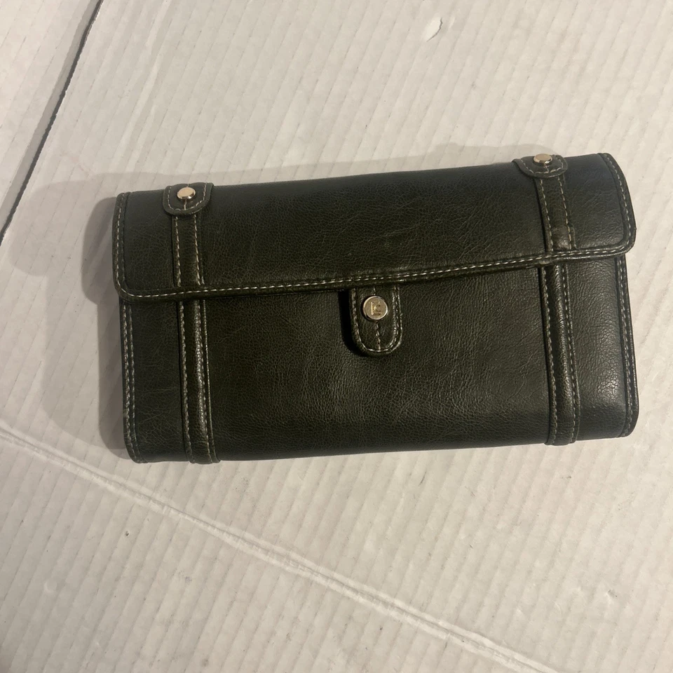 Cartera para mujer Liz Claiborne de cuero verde oliva con 15 ranuras para tarjetas doradas” Foto 1 de 4