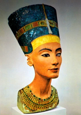 Postcard Bust Of Queen Nefertiti Ancient Egypt New Kingdom Dynasty Berlin Museum - Image 1 of 4