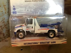 Miller industries  International durastar 4400 tow 1/64 wrecker Greenlight - Picture 1 of 2