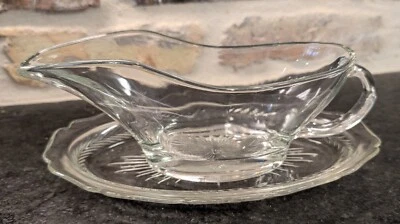 Clear Glass Anchor Hocking 10 Oz Gravy Boat with under plate - Image 1 of 4