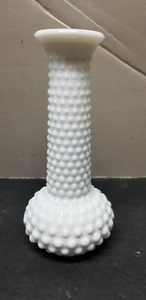 E.O. de colección "JARRÓN BRODY CO. VIDRIO DE LECHE BLANCA HOBNAIL BUD 7,5""" - Imagen 1 de 4