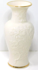 Beautiful Lenox Embossed Flowers Vase 24K Gold Trim - Picture 1 of 5