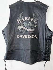 Harley-Davidson Herren Defiance Black Bestickte Lederweste Schwarz XL - Bild 1 von 8