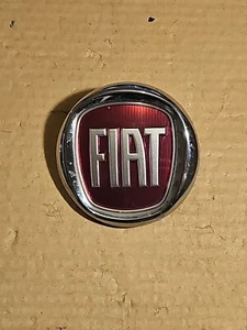 FIAT 500 FRONT BADGE RED LOGO WMBLEM IN GOOD CONDITION - Picture 1 of 5