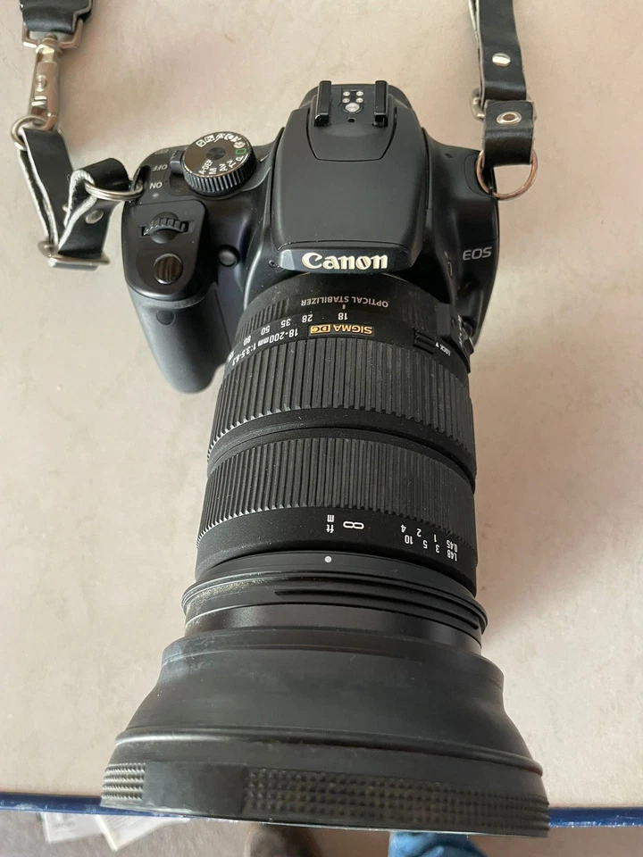 Canon EOS 400D – Digitale Spiegelreflexkamera – mit Sigma 18–200mm Superzoom - Bild 1 von 3