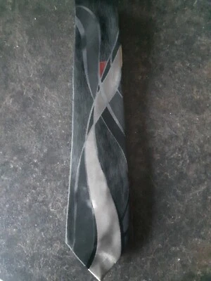 Corbata geométrica abstracta Oakton longitud 57" 2,75" ancho 100 % poliéster Foto 1 de 3