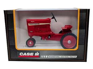 1/6 International Harvester 1026 Pedal Tractor Replica - Picture 1 of 3