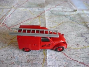 Citroen 2 PS Kastenwagen AZU Feuerwehr Allo 18 Norev 1/43 - Bild 1 von 2